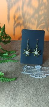 Preview: Ohrhänger Kupfer Blüte mit Glasperle goldfarben / Perlmutt-Weiß